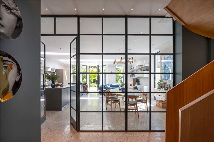 4 Bedroom Flat For Sale In King Henrys Road, Primrose Hill, London, NW3