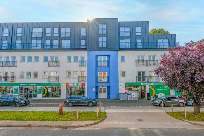 2 Bedroom Flat To Rent In Auckland House, Walton-on-Thames, KT12