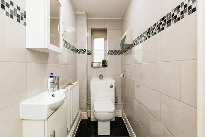 5 Bedroom Detached House For Sale In Bailey Drive, Nottingham, NG3