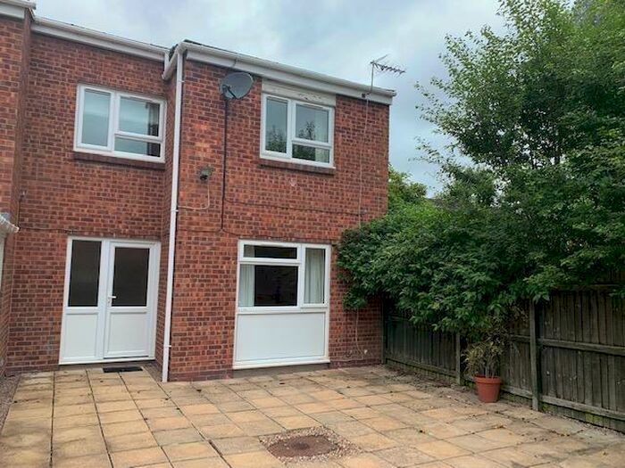 3 Bedroom Property To Rent In Linton Close, Redditch, B98