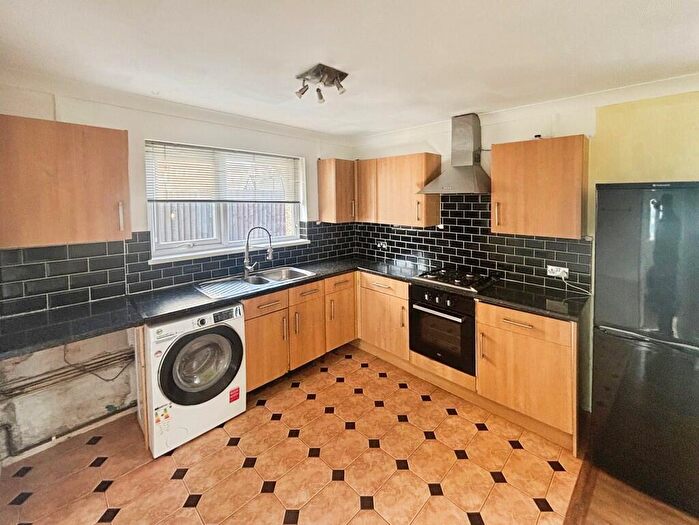 3 Bedroom Semi-Detached House For Sale In Heol-y-waun, Gelligaer, Hengoed, CF82
