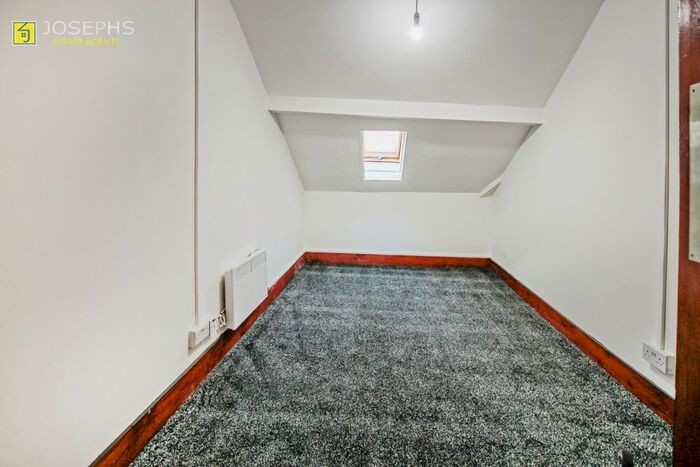 2 Bedroom Flat To Rent In Bromwich Street, Bolton, BL2