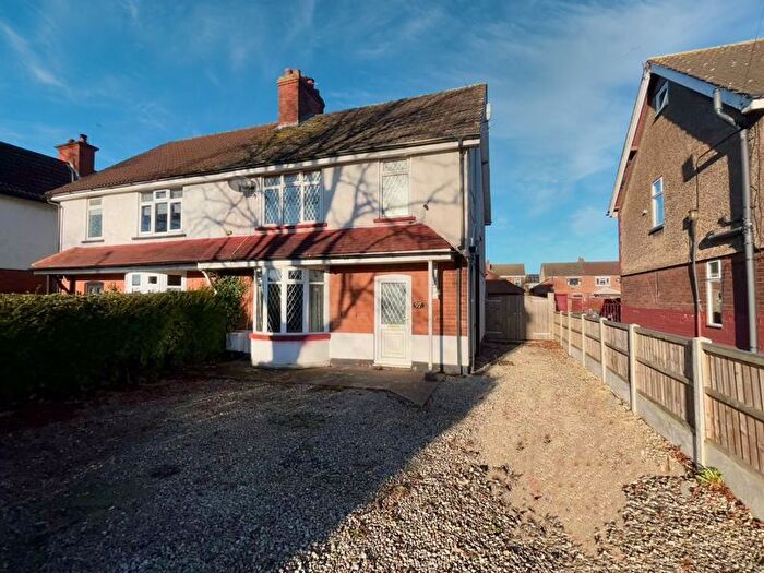 3 Bedroom Semi-Detached House To Rent In Burringham Road, Scunthorpe, DN17