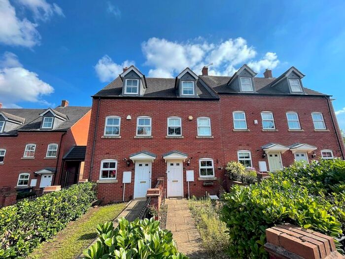 Houses for sale & to rent in WV6 9EJ, Pendeford Avenue, Tettenhall