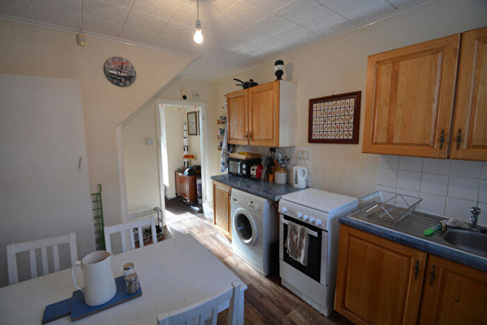 2 Bedroom House To Rent In Manor Avenue, Leeds, LS6