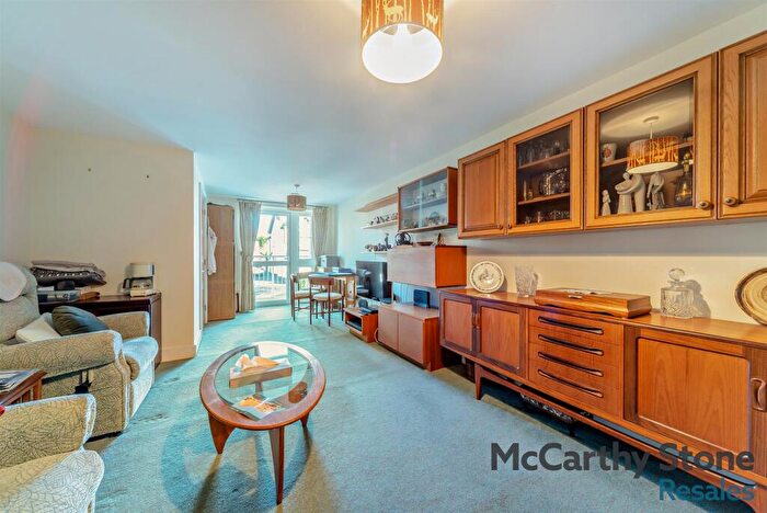 2 Bedroom Apartment For Sale In Queens Gate, Wellington Road, Wokingham, RG40