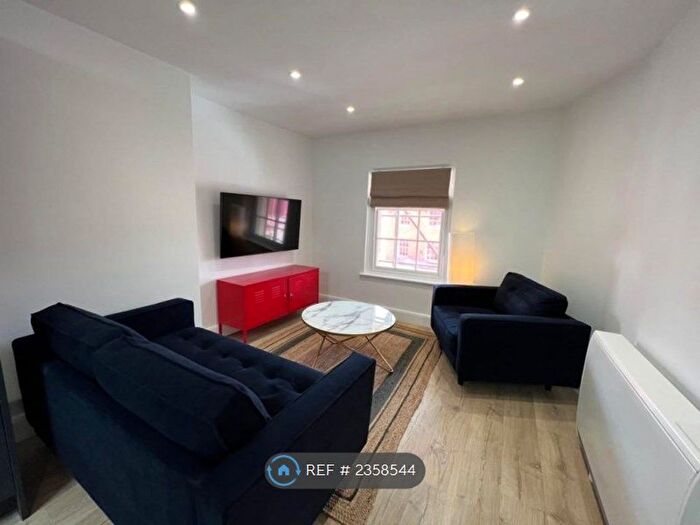 1 Bedroom Flat To Rent In Market Square, Buckingham, MK18