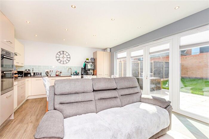 4 Bedroom Detached House For Sale In Emmeline Avenue, Weldon Ebbsfleet Valley, Swanscombe, Kent, DA10