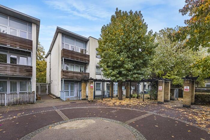 2 Bedroom Flat For Sale In Kinglet Close, London, E7