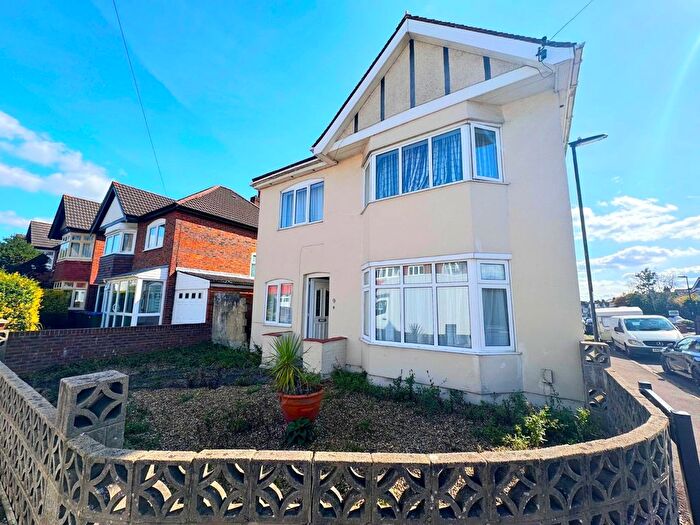 5 Bedroom Detached House To Rent In Bridlington Avenue, Southampton, Hampshire, SO15