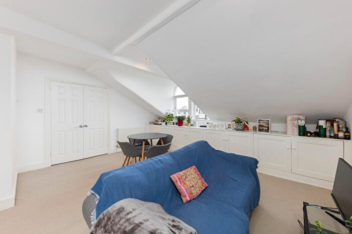 2 Bedroom Flat For Sale In Sinclair Road, London, W14
