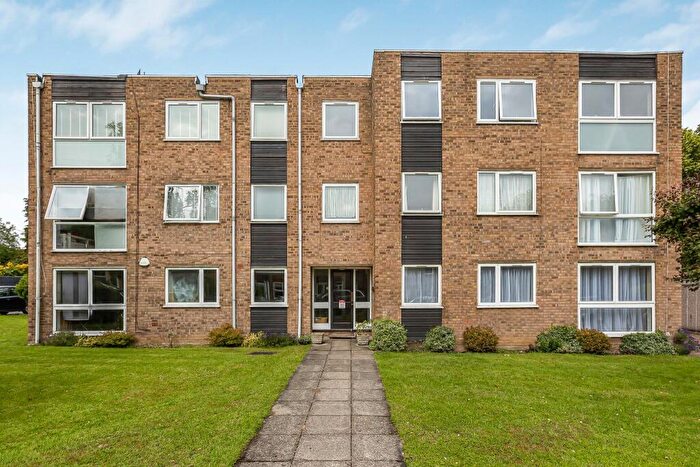2 Bedroom Flat For Sale In Cringle Court, Thornton Road, Potters Bar, EN6