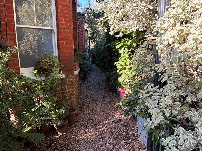 1 Bedroom Flat To Rent In Vale Of Health, London, NW3