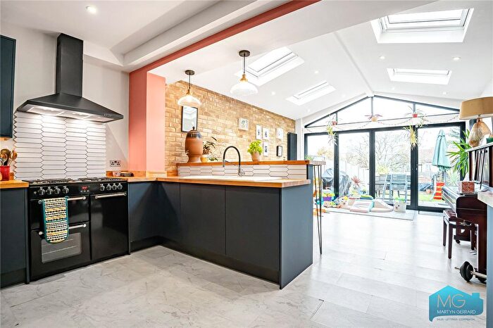 2 Bedroom End Terrace House For Sale In Hill Road, London, N10