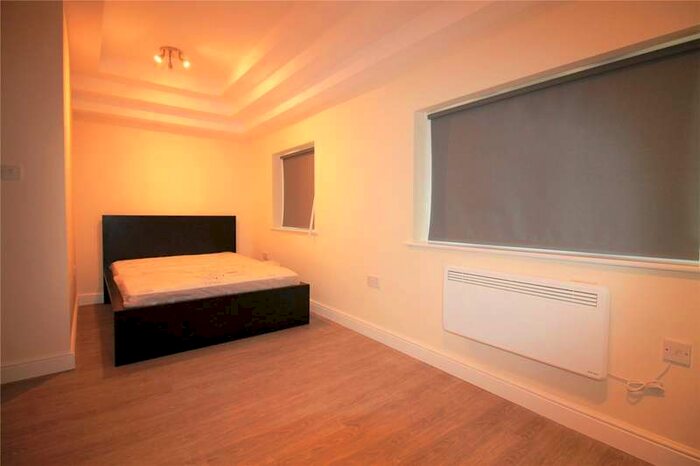 1 Bedroom Studio Flat To Rent In Costons Lane, Greenford UB6