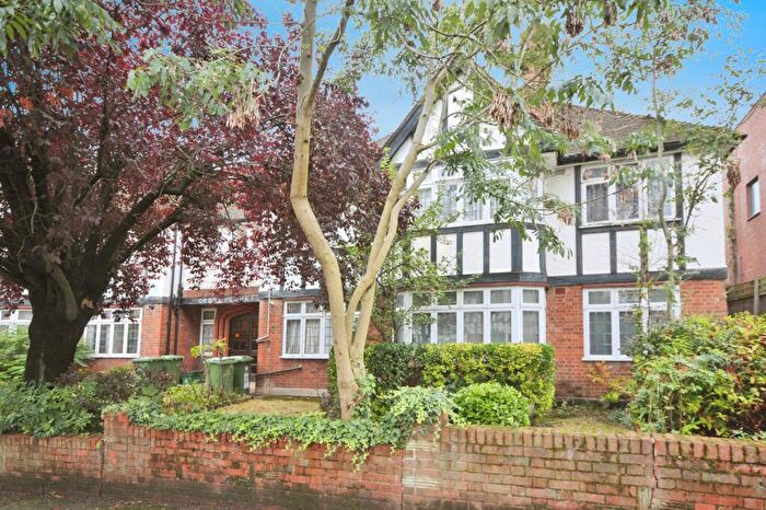 2 Bedroom Flat For Sale In Addington Grove, London, SE26