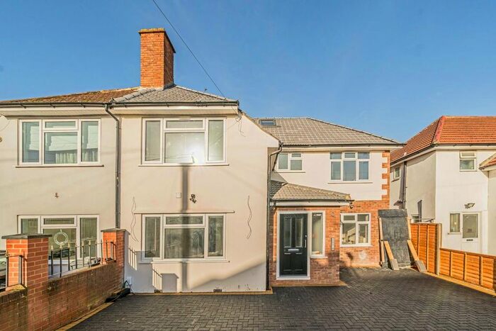 Studio To Rent In Wellington Avenue, Hounslow, TW3