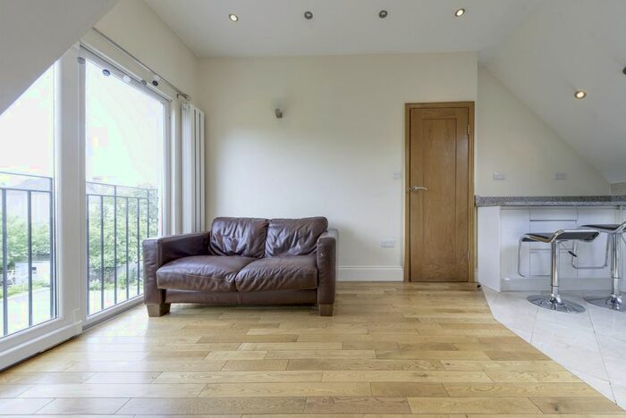 2 Bedroom Flat To Rent In Westbere Road, West Hampstead, NW2