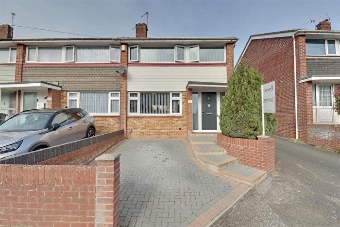 3 Bedroom End Terrace House For Sale In Lower Drayton Lane, Drayton, PO6