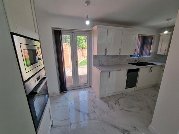 3 Bedroom Semi Detached House To Rent In Pennard Grove, Quinton, B32