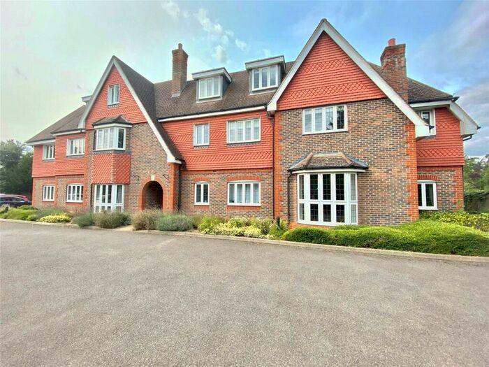 2 Bedroom Apartment To Rent In Shoppenhangers Road, Maidenhead, Berkshire, SL6