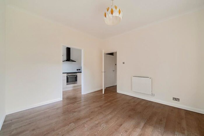 1 Bedroom Flat To Rent In Sunbury, Surrey, TW16