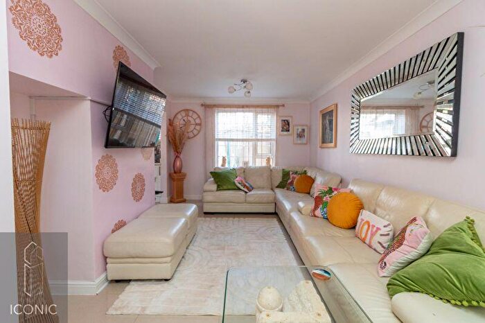 3 Bedroom Terraced House For Sale In Woodforde Road, Norwich, NR7