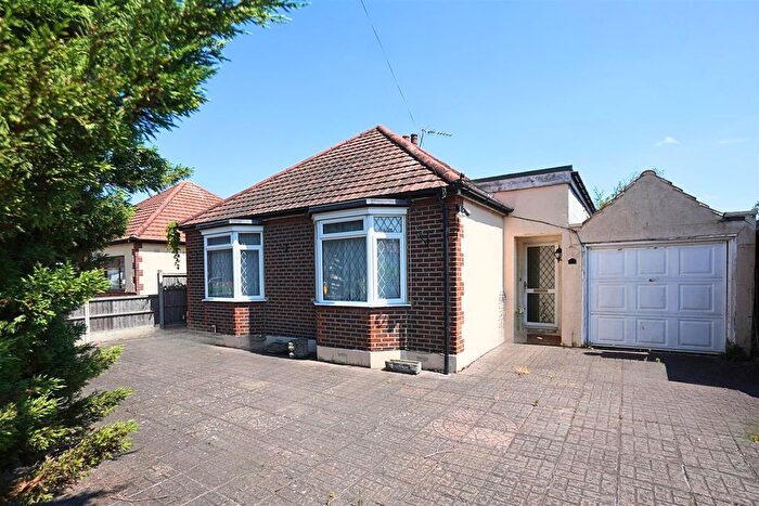 3 Bedroom Detached Bungalow For Sale In Sunbury Road, Feltham, TW13