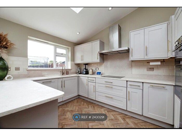4 Bedroom Semi-Detached House To Rent In Pettits Lane, Romford, RM1