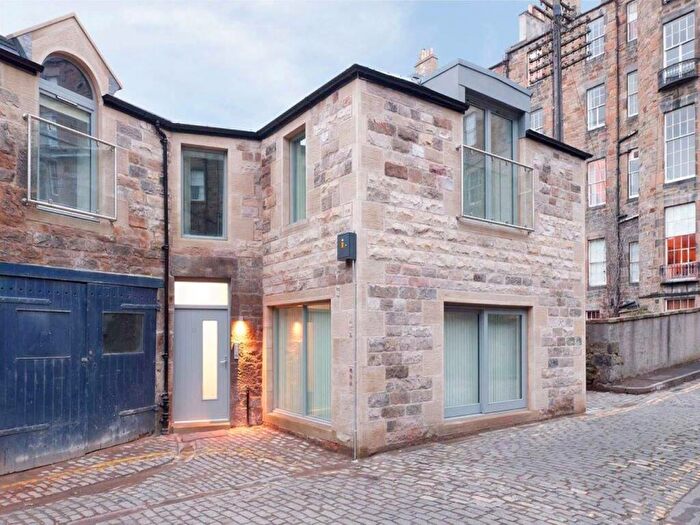 2 Bedroom Flat To Rent In West Scotland Street Lane, New Town, Edinburgh, EH3