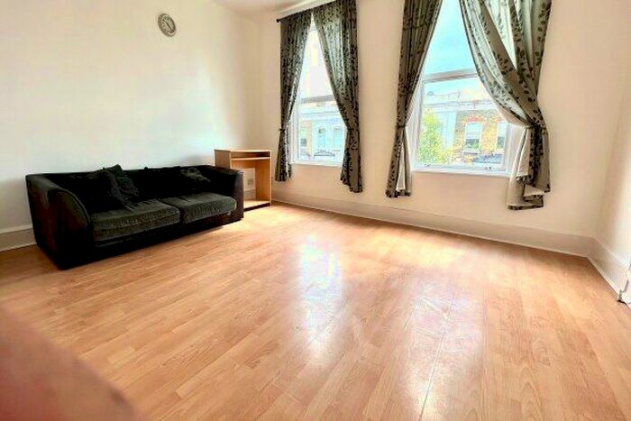 2 Bedroom Flat To Rent In High Road Leytonstone, London, E11