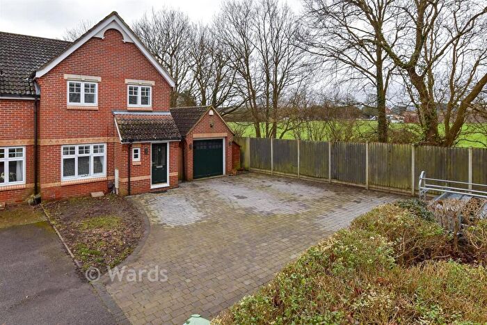 3 Bedroom End Of Terrace House For Sale In Stratford Drive, Maidstone, Kent, ME15