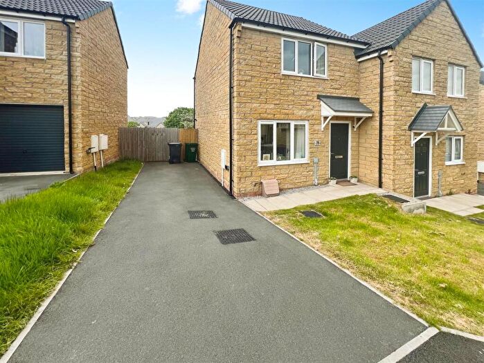 2 Bedroom Semi-Detached House For Sale In Blackthorne Close, Bradford, BD2