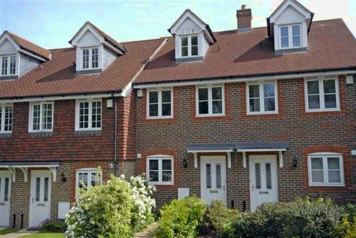 3 Bedroom House To Rent In Autumn Grove, Bromley, BR1