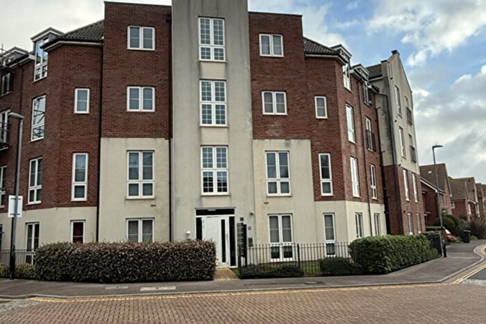 2 Bedroom Flat To Rent In Stephenson Court, Cambrian Way, Worthing, West Sussex, BN13