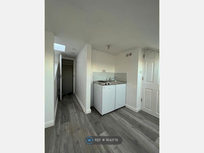 Studio To Rent In Clacton Road, Walthamstow, E17