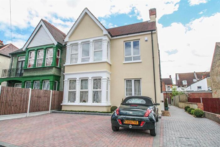 2 Bedroom Flat To Rent In Grosvenor Road, Westcliff-On-Sea, SS0