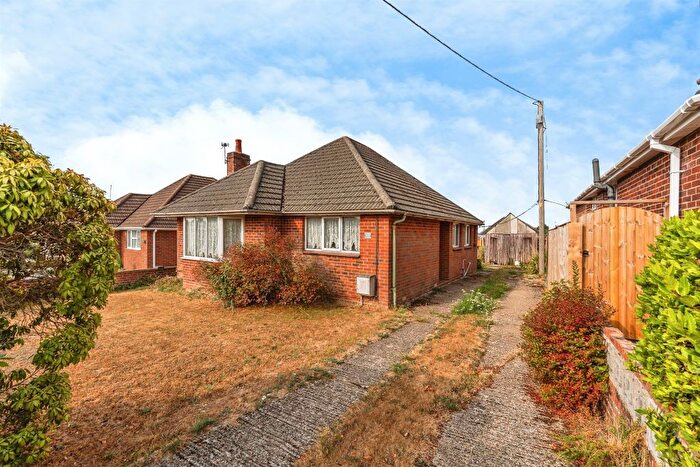 3 Bedroom Detached Bungalow For Sale In Testlands Avenue, Nursling, Southampton, SO16