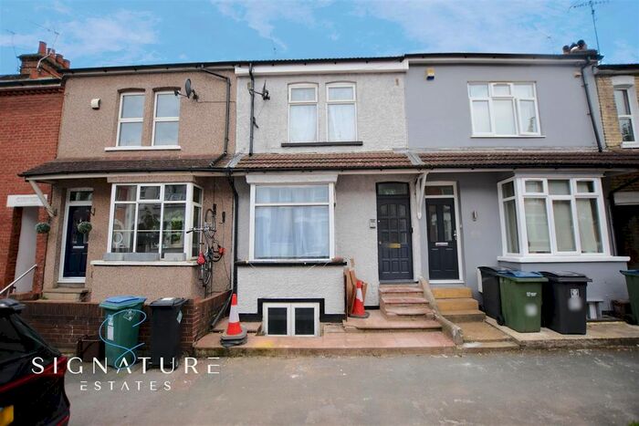 Studio To Rent In Gladstone Road, Watford, WD17