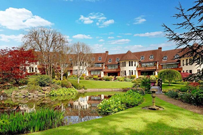 3 Bedroom Duplex For Sale In Waterglades, Knotty Green, Beaconsfield, Buckinghamshire, HP9