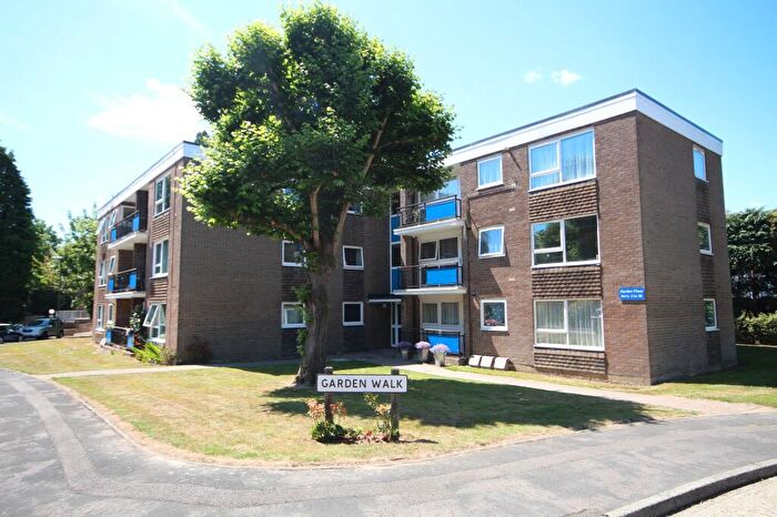 2 Bedroom Flat To Rent In Hawthorn Close, Horsham, RH12