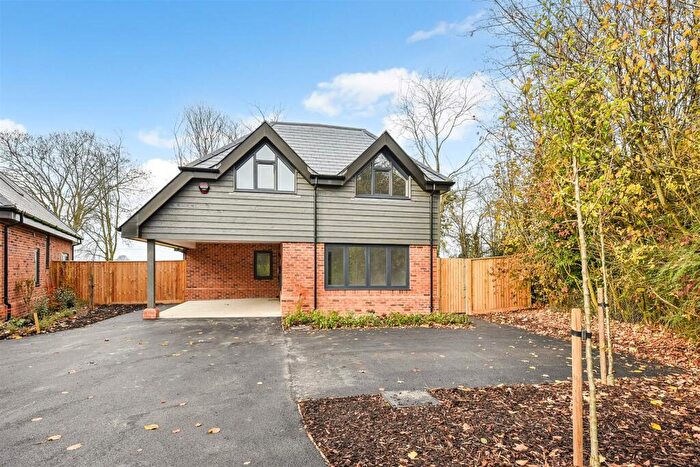 4 Bedroom Detached House For Sale In Dauntsey Lane, Weyhill, SP11