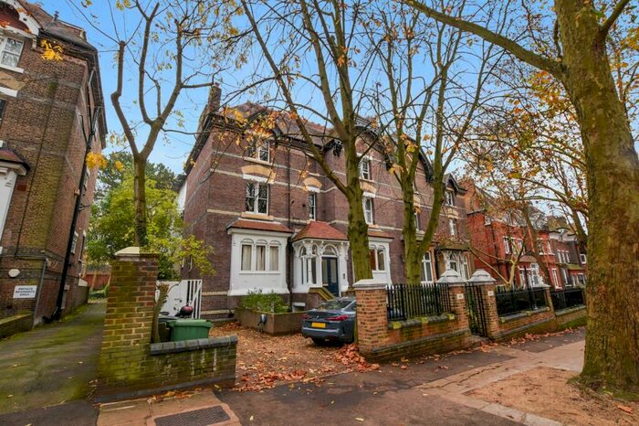 2 Bedroom Apartment To Rent In Fitzjohns Avenue, Hampstead, London, NW3