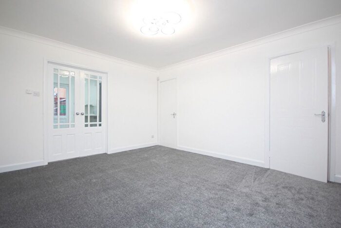 3 Bedroom Semi-Detached House For Sale In Golspie Avenue, Airdrie, ML6 - Photo 3