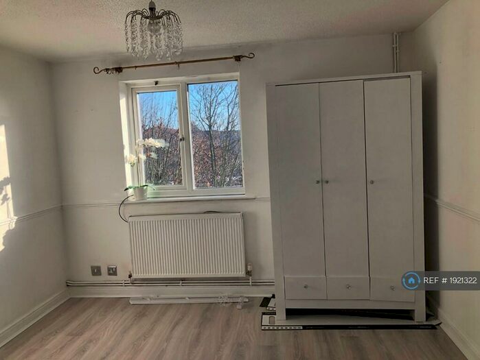 1 Bedroom Flat To Rent In Millhaven Close, Romford, RM6