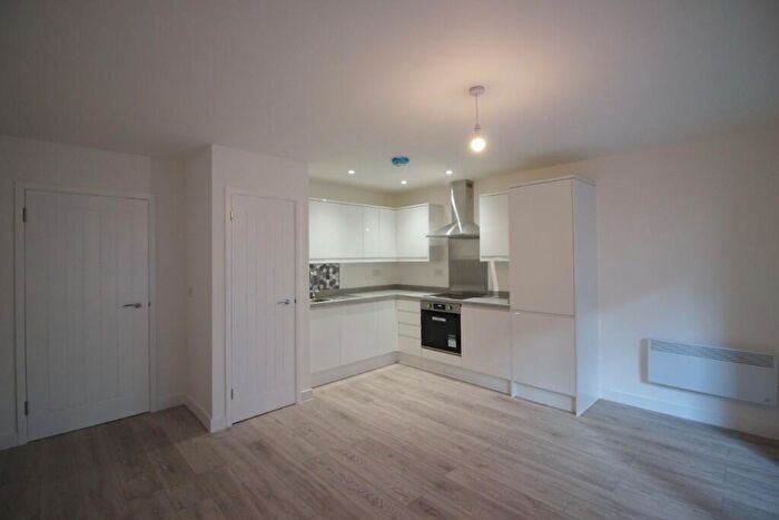 3 Bedroom Flat To Rent In Postway Mews, Ilford, London, IG1