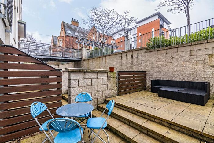 2 Bedroom Apartment To Rent In **£pppw Excluding Bills** Ropewalk Court, Nottingham, NG1