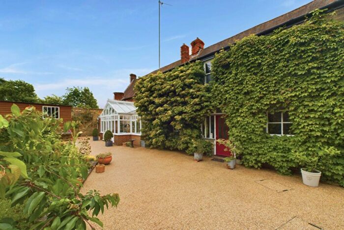 5 Bedroom Detached House To Rent In High Street, Offord Cluny, St. Neots, Cambridgeshire, PE19