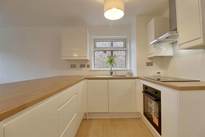 2 Bedroom Flat For Sale In Park Lane, Cosham, PO6