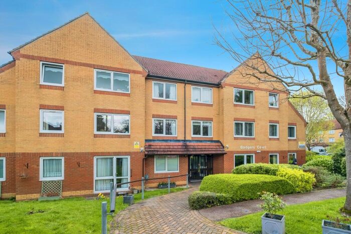 1 Bedroom Flat For Sale In The Grove, Epsom, KT17